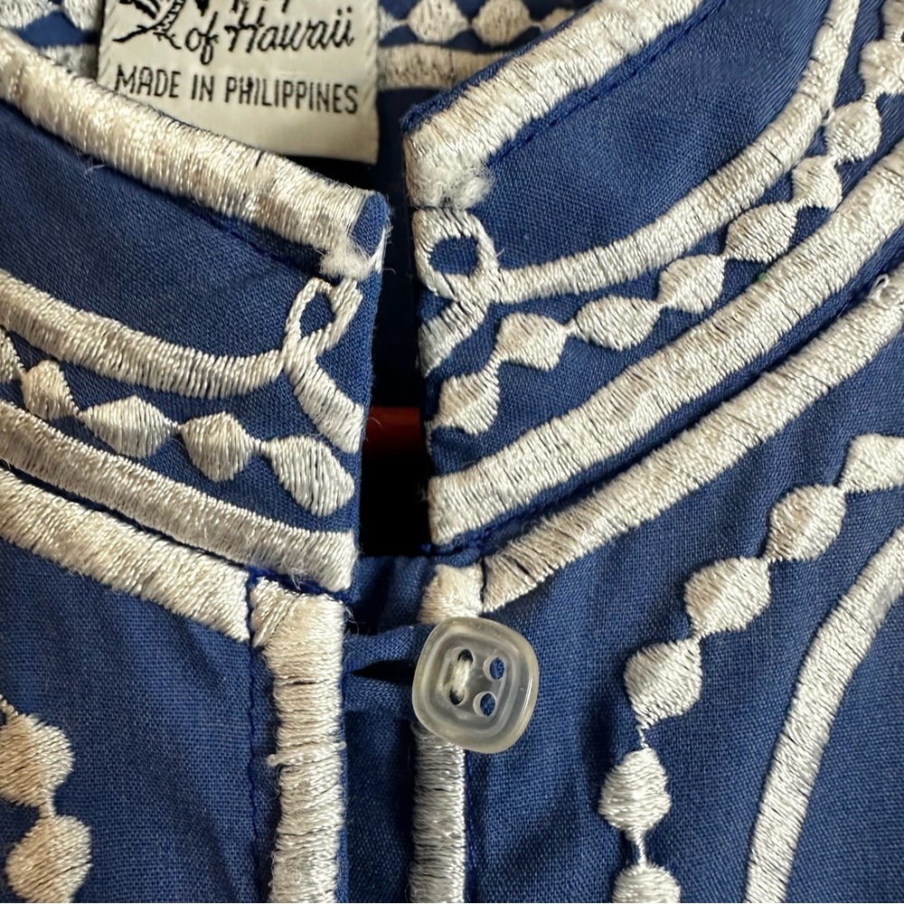 Vintage Foyers Of Hawaii Embroidered Button Front Tunic Top FLAWS - Picture 3 of 12